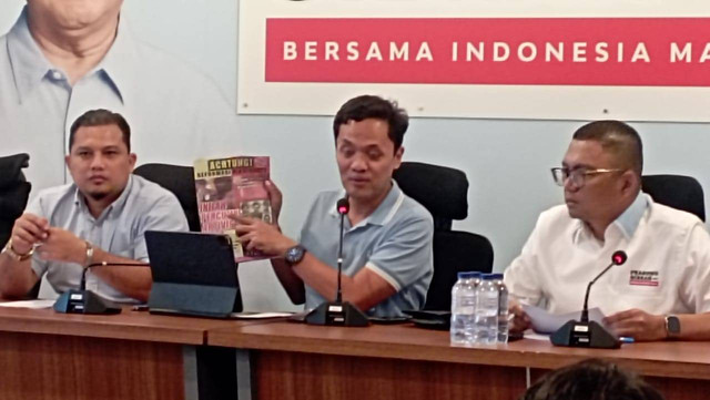 TKN Prabowo-Gibran menggelar konferensi pers terkait outlook dugaan kecurangan dan indikasi upaya penggagalan pemilu 2024 bersama Tim Advokasi TKN di Media Center Prabowo-Gibran, Kebayoran Baru, Jakarta Selatan, Jumat (12/1). Foto: Fadlan Nuril Fahmi/kumparan