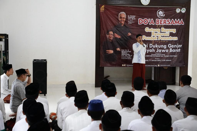 Ratusan santri gelar doa bersama di Pondok Pesantren Nurul Iman di Desa Rabak, Kecamatan Rumpin, Kabupaten Bogor, Jawa Barat, Kamis (11/1/2024). Foto: Dok. Istimewa