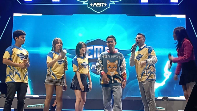 Cawapres nomor 1, Gibran Rakabuming Raka menjadi salah satu squad Raffi Ahmad di Celebrity Match Gemaz Fest, ICE BSD, Tangerang Selatan, Jumat (12/1/2024). Foto: Fadlan Nuril Fahmi/kumparan
