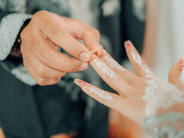 Ilustrasi contoh susunan acara pengajian pernikahan. Sumber: unsplash.com/SalmanMukti.