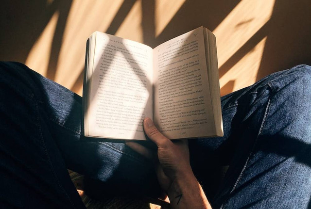 Ilustrasi Apakah Setiap Teks atau Bacaan terdapat Gagasan Pokok?, Sumber Unsplash/Blaz Photo