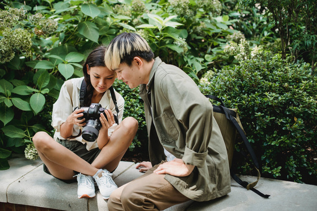 15 Pesan Romantis buat Pacar Tersayang. Foto:Pexels/Samson Katt.