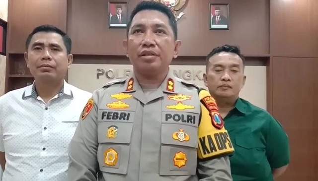Kapolres Bangkalan, AKBP Febri Iman Jaya (tengah), Jumat (12/1/2024). Foto: Dok. Istimewa