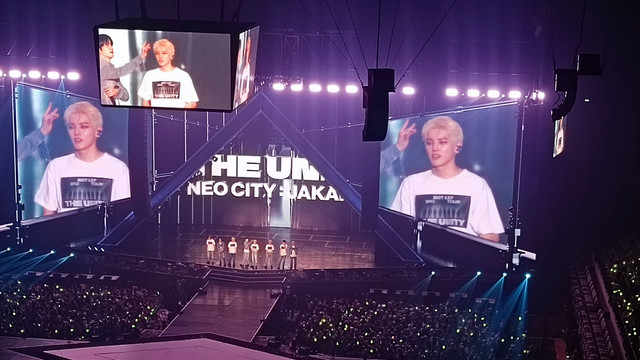 Taeyong berteriak memanggil fans dengan panggilan 'sayang' hingga NCTzen heboh. Foto: Annisa Thahira Madina/kumparan