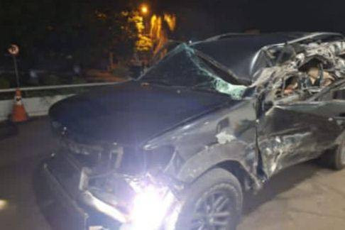 Toyota Fortuner bernopol F-1356-GM mengalami kecelakaan lalu lintas di KM 36 Tol Jagorawi, Kabupaten Bogor, Minggu (14/1/2024). Foto: Satlantas Polres Bogor