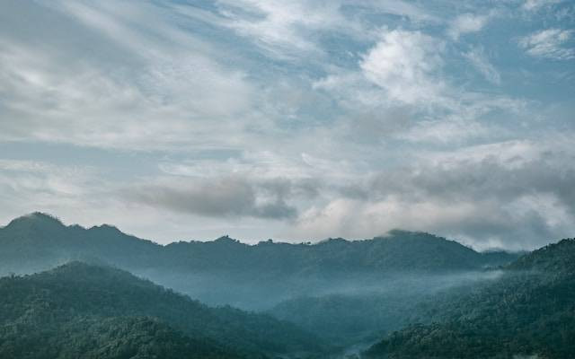Taman Sabo Dam Nglumut. Foto hanyalah ilustrasi, bukan tempat yang sebenarnya. Sumber: Unsplash/Handy Wicaksono