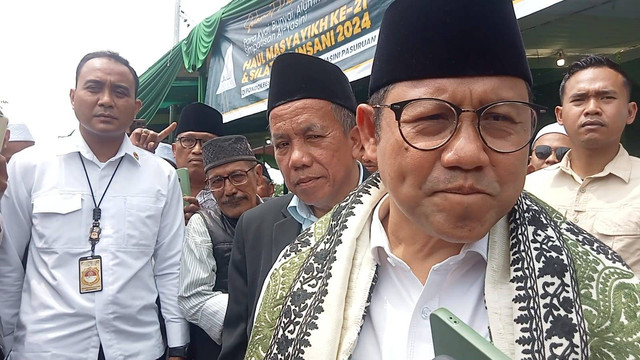 Cawapres nomor urut 01, Muhaimin Iskandar menghadari acara Haul Masyayikh Ponpes Terpadu Al-Yasini, Kecamatan Wonorejo, Kabupaten Pasuruan. Minggu (14/1/2024).  Foto: Mili.id