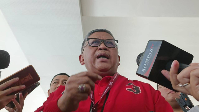 Sekjen PDIP, Hasto Kristiyanto, saat ditemui wartawan di acara Bulutangkis Merah Meriah, di Istora Senayan, Minggu (14/1/2024). Foto: Fadhil Pramudya/kumparan