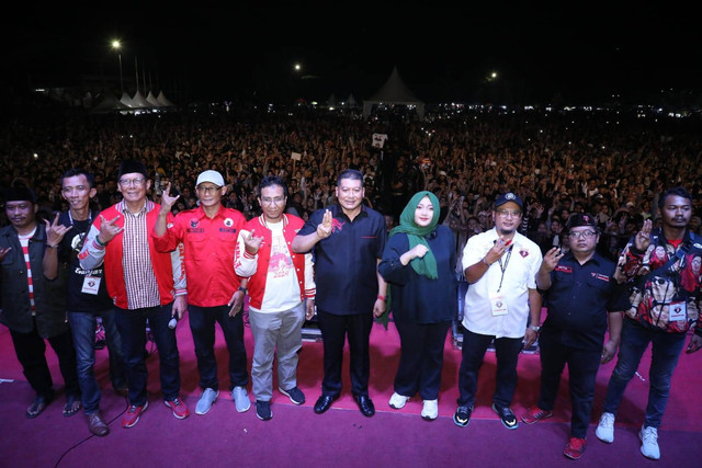 Acara Pesta Rakyat Ganjar-Mahfud yang digelar oleh Sahabat Ganjar, di Halaman Stadion Kanjuruhan, Kabupaten Malang, Jatim, Sabtu (13/1). Foto: Dok. Istimewa