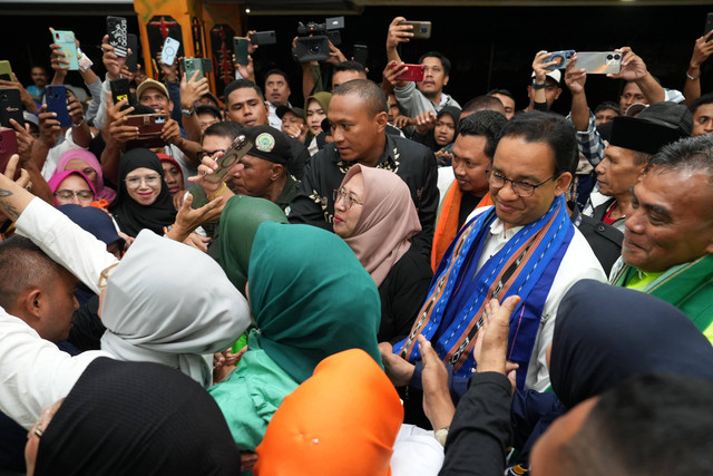 Capres nomor urut 01 Anies Baswedan tiba di Bandara Pattimura, Ambon, Maluku, Minggu (14/1/2024). Foto: Dok. Istimewa