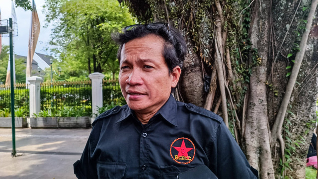 Direktur Eksekutif Amnesty Internasional Usman Hamid ditemui di Yogyakarta, Senin (15/1). Foto: Arfiansyah Panji/kumparan