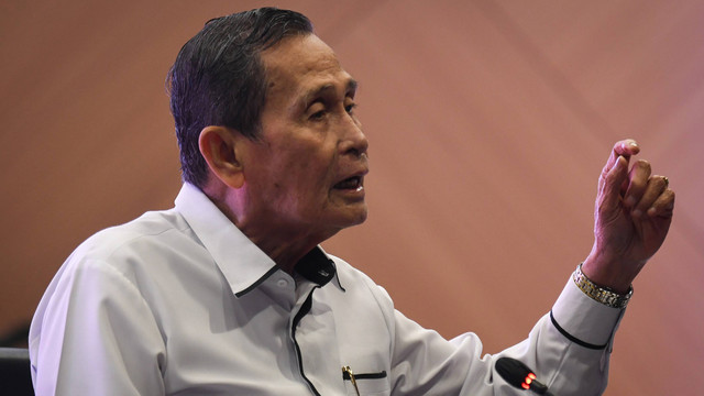 Ketua Dewan Pengawas (Dewas) KPK Tumpak Hatorangan Panggabean menyampaikan paparan kinerja Dewas KPK sepanjang 2023 di Gedung C1 KPK, Jakarta, Senin (15/1/2024). Foto: ANTARA FOTO/Aditya Pradana Putra
