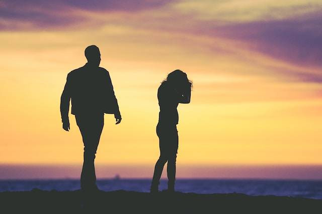 Akibat Selingkuh Menurut Psikologi. Foto Hanya Ilustrasi. Sumber Foto: Unsplash.com/Eric Ward