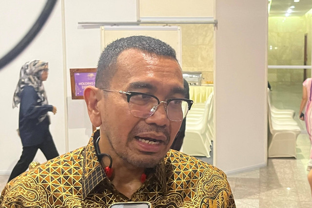 Staf Khusus Menteri BUMN, Arya Sinulingga saat ditemui usai acara Natal Kementerian BUMN di Jakarta pada Senin (15/1/2024).
Foto: Widya Islamiati/kumparan