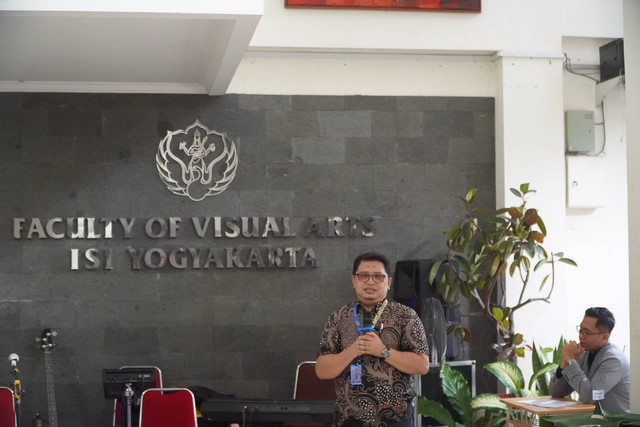 Dekan FSR ISI Yogyakarta memberikan sambutan, dokumentasi: Humas ISI Yogyakarta