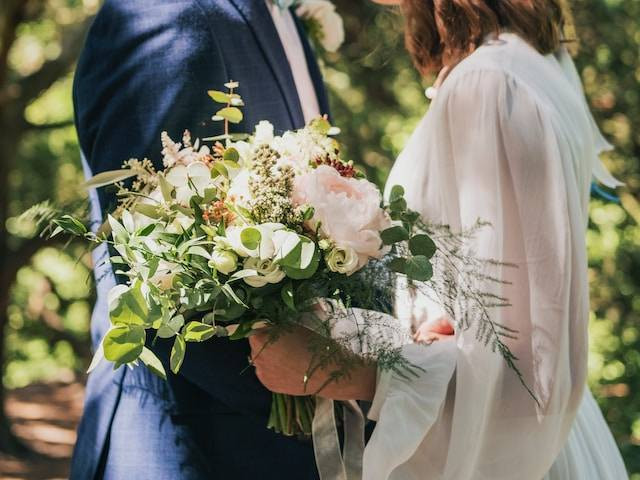 Ilustrasi Pantun Menyambut Pengantin Datang. Sumber: Julia Solonina / Unsplash