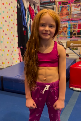 Kynlee Heiman, anak berusia 7 tahun dengan perut six packs. Foto: Instagram/@kynlee_the_great
