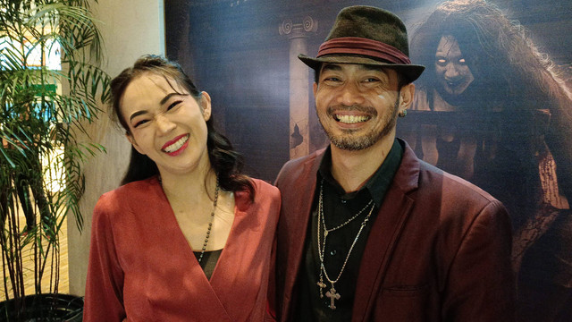 Yama Carlos dan Carina Ivola di Kawasan Kuningan, Jakarta Selatan. Foto: Aprilandika Pratama/kumparan