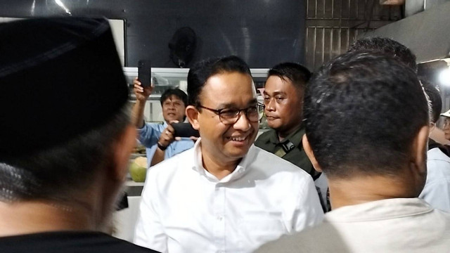 Capres nomor urut 01 Anies Baswedan melakukan kampanye di Kabupaten Bone, Sulawesi Selatan, pada Rabu (17/1/2024). Foto: kumparan