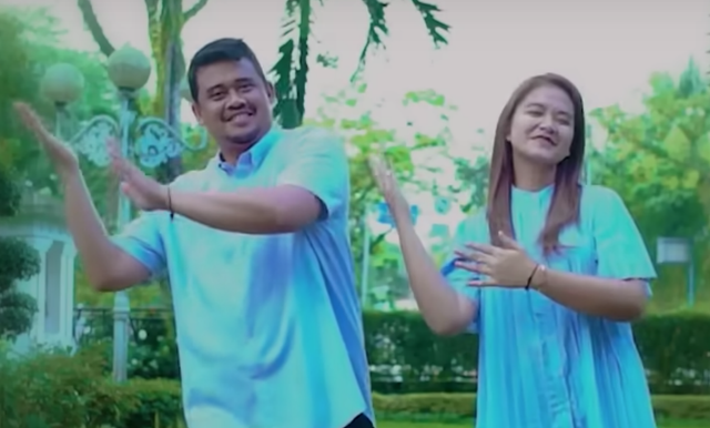 Kahiyang Ayu dan Bobby Nasution tampil di klip lagu Oke Gas, jingle paslon 02 Prabowo-Gibran. Foto: YouTube/Richard Jersey