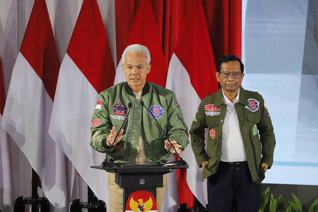 Paslon nomor urut 03 Ganjar Pranowo dan Mahfud MD menyampaikan gagasannya pada acara Paku Integritas KPK di Gedung KPK, Jakarta, Rabu (17/1/2024). Foto: Iqbal Firdaus/kumparan