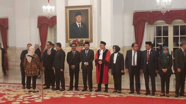 Anwar Usman hadir di pembacaan sumpah Hakim Konstitusi Arsul Sani, di Istana Presiden Jakarta, Kamis (18/1/2024). Foto: Nadia Riso/kumparan