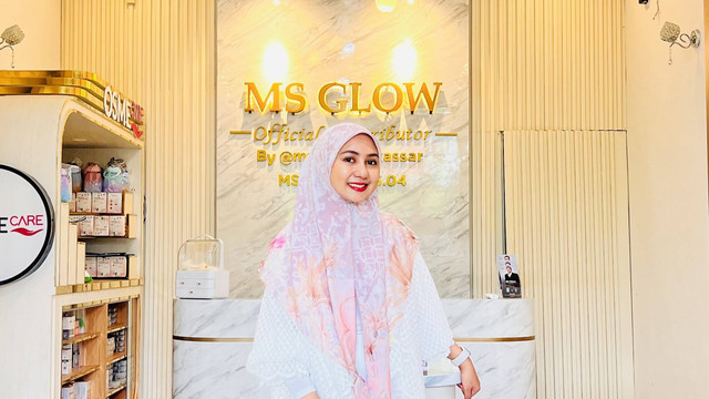Muzdalifah Adnen, salah satu mitra seller MS GLOW Makassar. Foto: MS GLOW