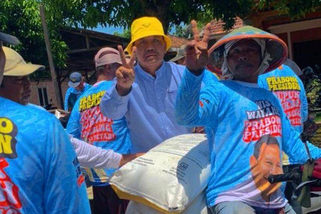 Relawan Prabowo salurkan bantuan 50 Ton pupuk murah. Foto: Dok. Istimewa