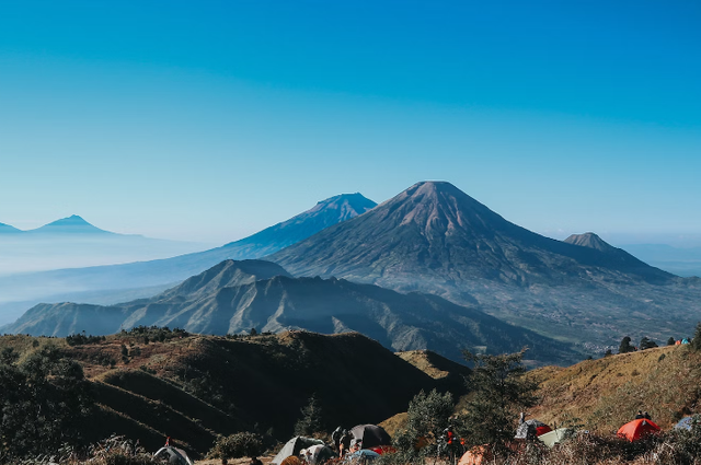 Ilustrasi negeri di atas awan dieng. Sumber: Unsplash/Falaq Lazuardi