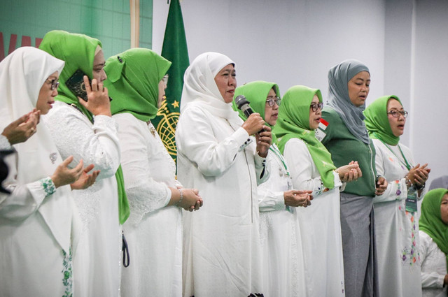 Ketum PP Muslimat Nahdlatul Ulama (NU), Khofifah Indar Parawansa, dalam acara Santunan Anak Yatim di Gelora Bung Karno (GBK), Jakarta Pusat, Jumat (19/1/2024). Foto: Jamal Ramadhan/kumparan