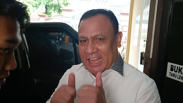 Firli Bahuri usai diperiksa di Bareskrim Polri, Jumat (19/1/2024). Foto: Thomas Bosco/kumparan