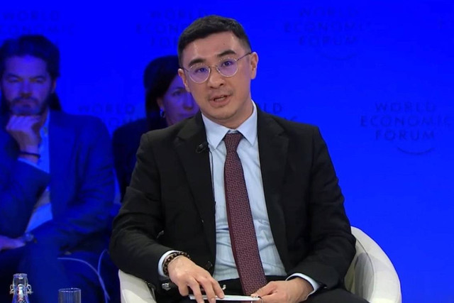 Direktur PT Indofood Sukses Makmur Tbk (INDF), Axton Salim, menjadi salah satu panelis World Economic Forum (WEF) 2024 di Davos, Swiss, Kamis (18/1/2024). Foto: Dok. Indofood Sukses Makmur.