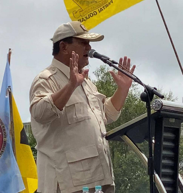 Prabowo Subianto sebut lebih penting makan daripada internet di hadapan pendukungnya di Kalbar. Foto: Yulia Ramadhiyanti/Hi!Pontianak