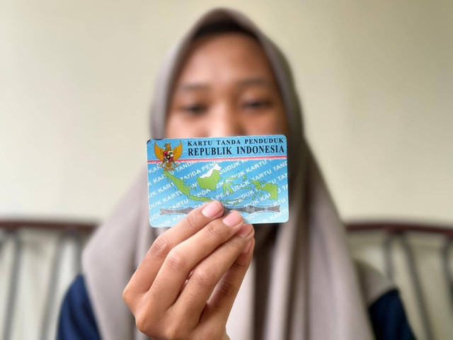Ilustrasi mahasiswi dipaksa meminjam uang ke aplikasi pinjaman online (pinjol). Foto: Widi RH Pradana/Pandangan Jogja