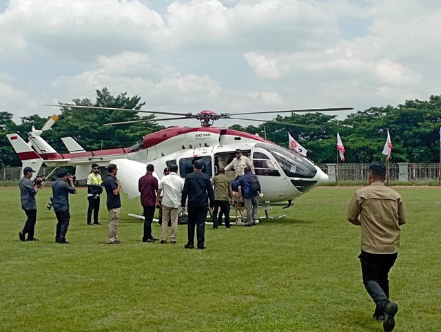 Calon Presiden (Capres) Prabowo Subianto tiba di Stadion Pakansari, Cibinong, Kabupaten Bogor, Minggu (21/1/2024). Foto: kumparan