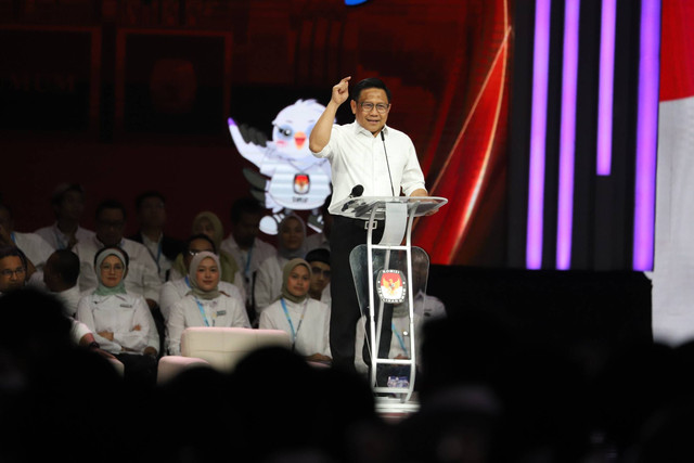 Cawapres nomor urut 1 Muhaimin Iskandar memaparkan visi dan misi saat Debat Keempat Pilpres 2024 di Jakarta Convention Center (JCC), Jakarta, Minggu (21/1/2024). Foto: Iqbal Firdaus/kumparan