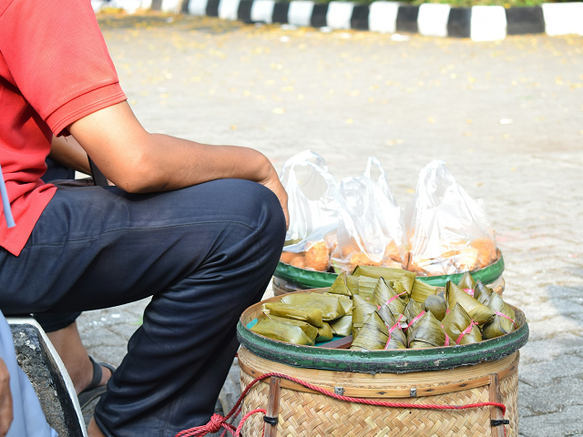 Ilustrasi contoh pekerjaan formal. Sumber: unsplash.com/AfdanRojabi.