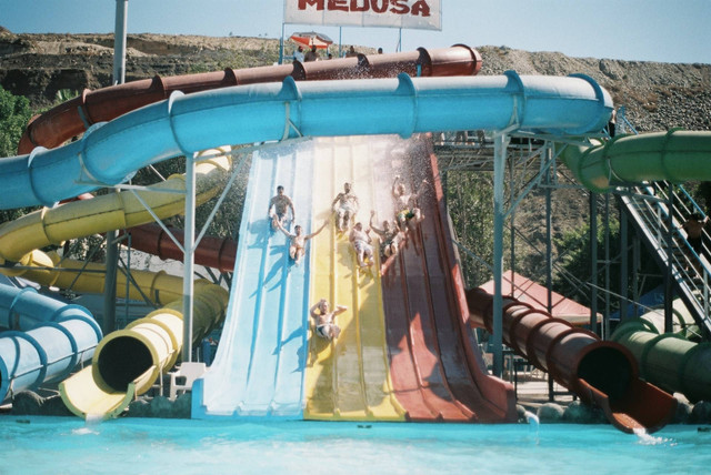 Delta Valley Waterpark. Foto hanya ilustrasi, bukan tempat sebenarnya. Sumber: Unsplash/brandon hoogenboom