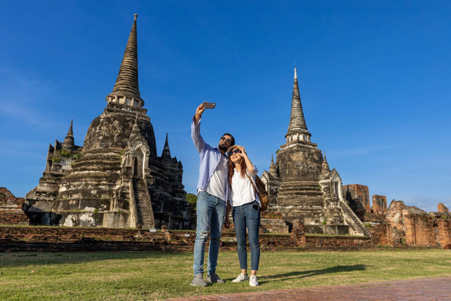  Ilustrasi turis asing di Thailand. Foto: Akarawut/Shutterstock