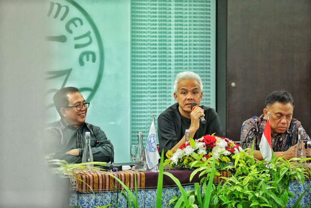 Capres nomor urut 3 Ganjar Pranowo bersilaturahmi dengan pengurus PGI di Graha Oikoumene PGI, Jalan Salemba Raya, Kelurahan Kenari, Kecamatan Senen, Kota Jakarta Pusat, Senin (22/1/24). Foto: Dok. Istimewa