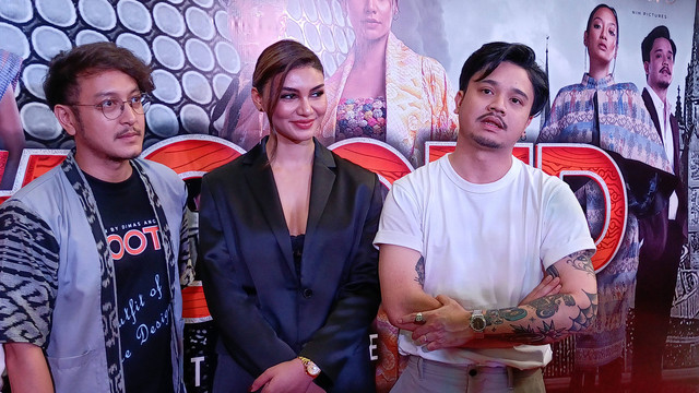 Dimas Anggara (kiri), Jihane Almira (tengah), dan Derby Romero (kanan) di Acara Press Screening Film #OOTD. Foto: Aprilandika Pratama/kumparan