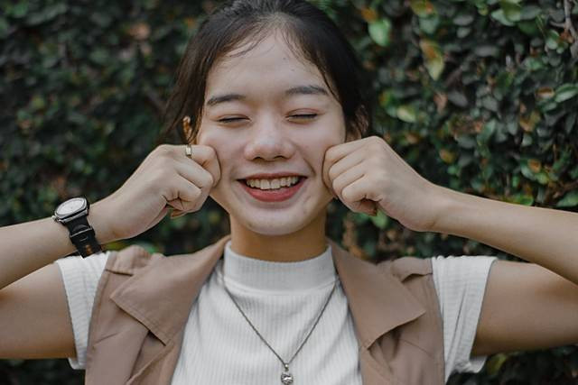 Ilustrasi cara menghilangkan lemak di pipi. Foto: Pexels.