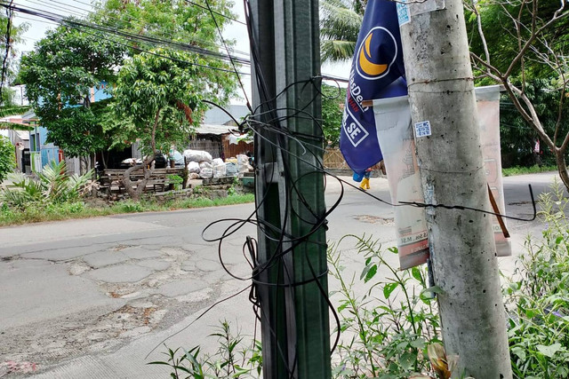 Kabel fiber optik yang menjerat leher mahasiswa saat melintas dengan motor di Bekasi Utara, Kota Bekasi. Foto: Dok. Istimewa