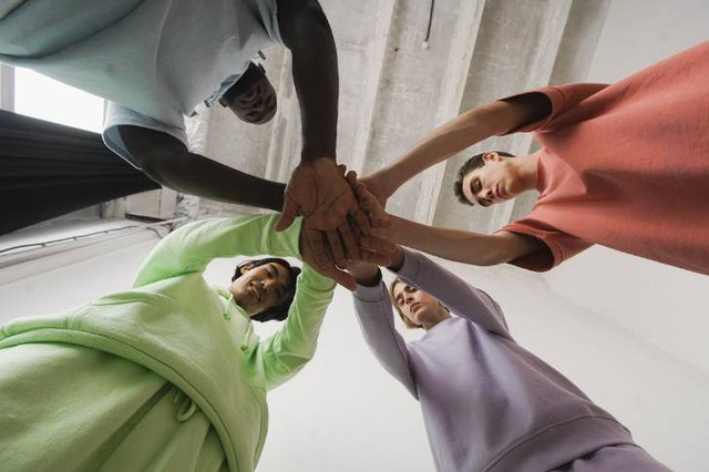 Ilustrasi empat hal yang perlu kita tegakkan dan lakukan untuk mempertahankan persatuan dan kesatuan wilayah Indonesia - Sumber: Pexels/SHVETS production