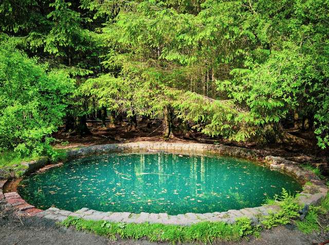 Telaga Surya. Foto hanya ilustrasi, bukan tempat sebenarnya. Sumber: Unsplash/johnny briggs