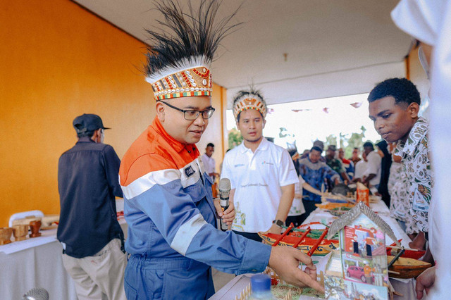 Program Sekolah Energi Berdikari yang diadakan PT Kilang Pertamina Internasional RU VII Kasim di SMA Negeri 6 Kabupaten Sorong di Kampung Wayankede, Distrik Seget, Kabupaten Sorong, Provinsi Papua Barat Daya, 18 Januari 2024. Foto: PT Kilang Pertamina Internasional RU VII Kasim