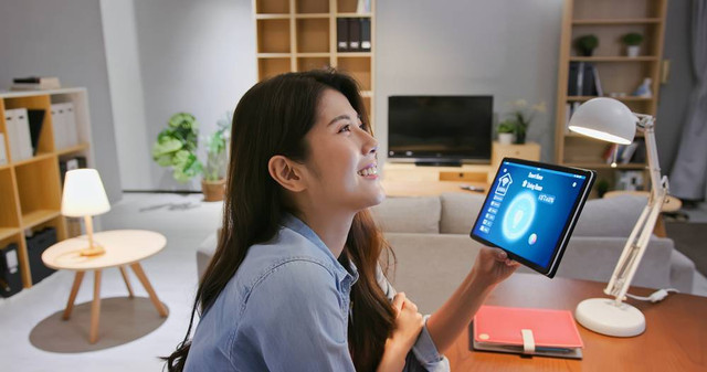 Ilustrasi penggunaan listrik di rumah. Foto: aslysun/Shuttterstock