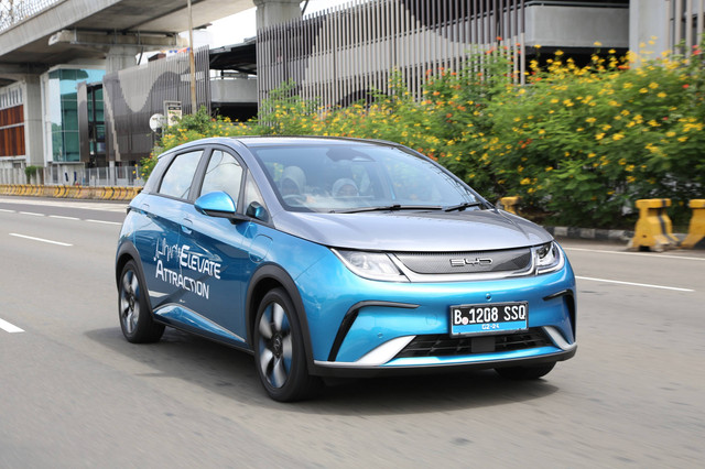 Media first drive mobil listrik BYD Dolphin di Jakarta. Foto: dok. BYD