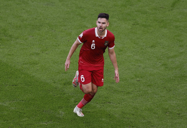 Selebrasi Sandy Walsh usai mencetak gol ke gawang Zion Suzuki saat Timnas Indonesia vs Jepang dalam laga Grup D Piala Asia 2023 di Stadion Al Thumama, Doha, Qatar, Rabu (24/1/2024). Foto: REUTERS/Thaier Al-Sudani