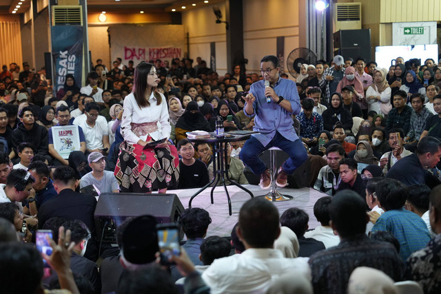 Capres 01 Anies Baswedan berdiskusi pada acara Desak Anies di D'Garden Hall, Purwokerto, Jawa Tengah, Rabu (24/1/2024). Foto: Dok. Istimewa